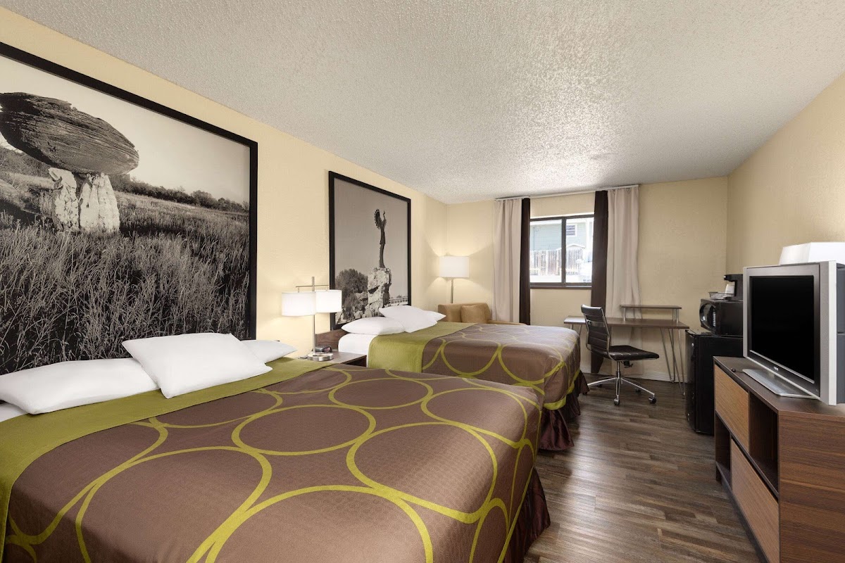 Super 8 by Wyndham Dodge City photo 2