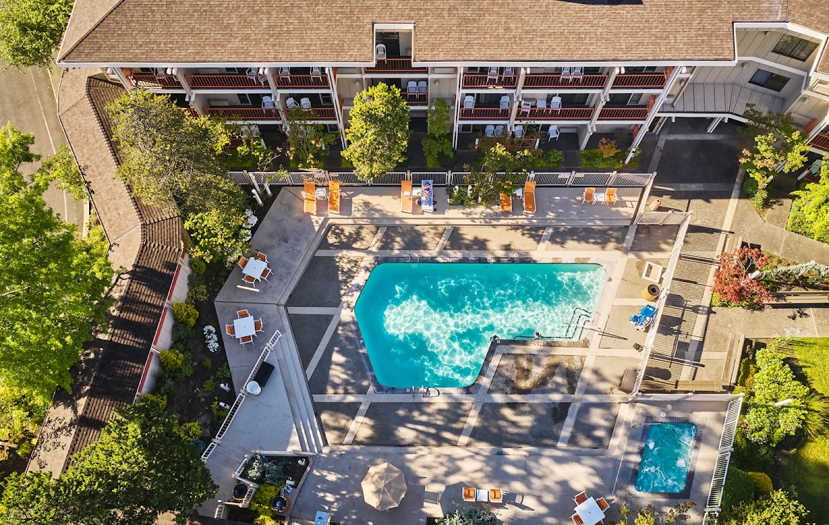 Ashland Hills Hotel & Suites and Convention Center