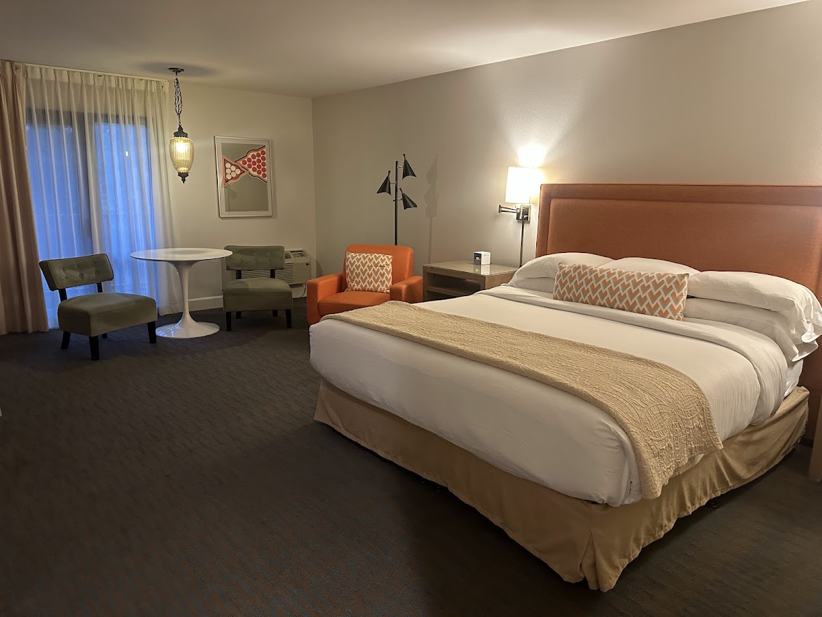 Ashland Hills Hotel & Suites and Convention Center photo 2
