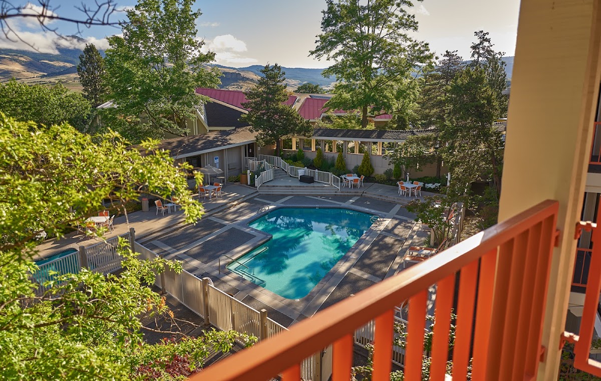 Ashland Hills Hotel & Suites and Convention Center photo 3