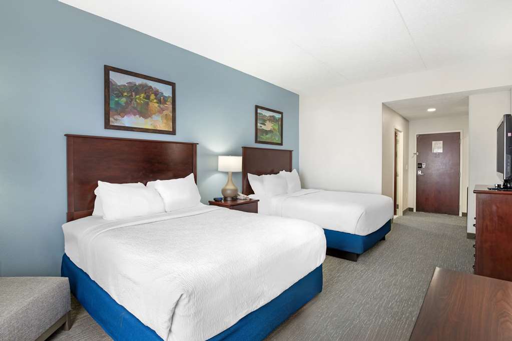 Best Western Plus Crossroads Inn & Suites photo 2