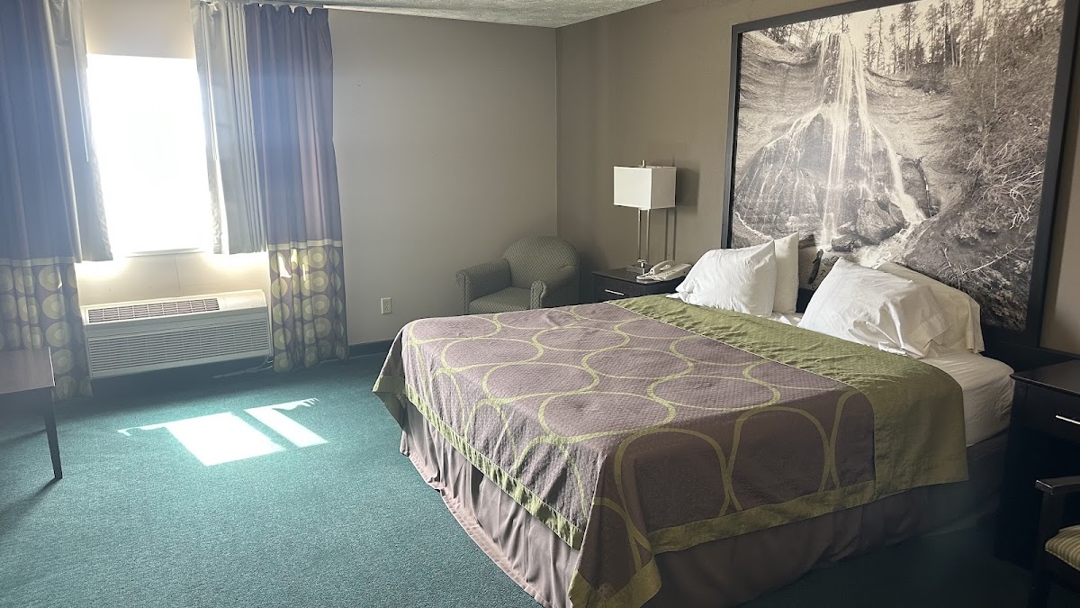 BURGUNDY INN & SUITES photo 3