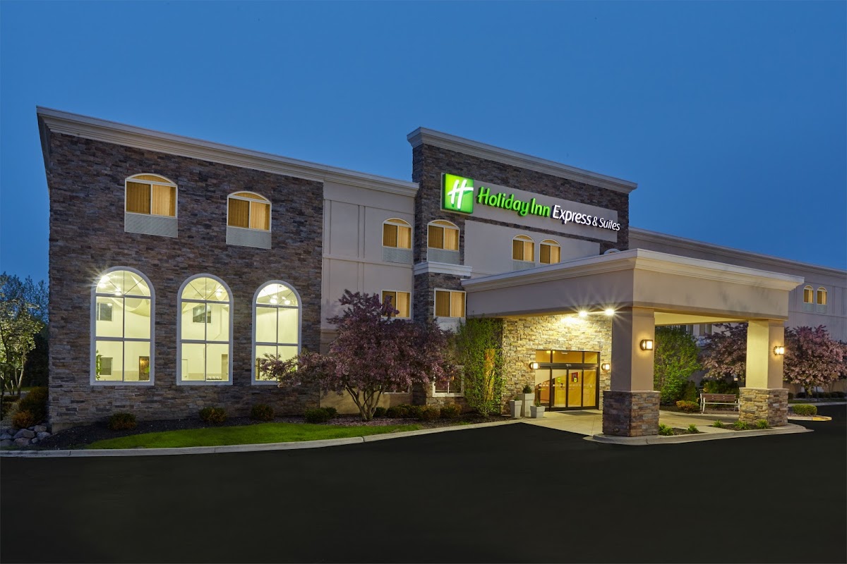 Holiday Inn Express & Suites Chicago-Libertyville by IHG