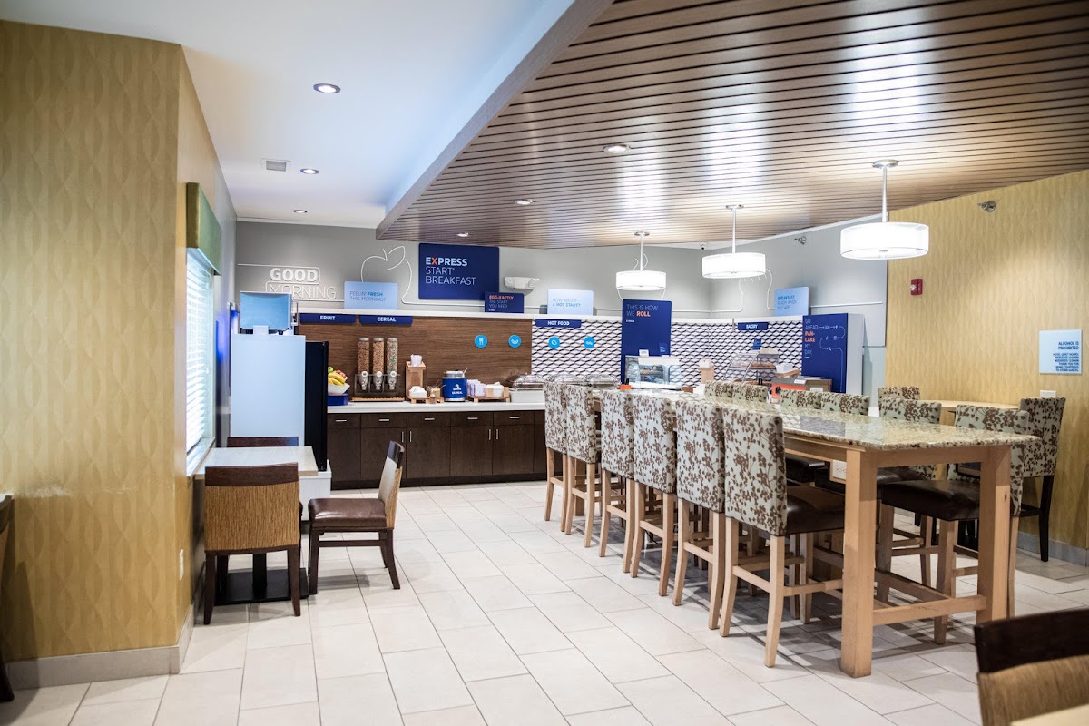 Holiday Inn Express & Suites Chicago-Libertyville by IHG photo 3