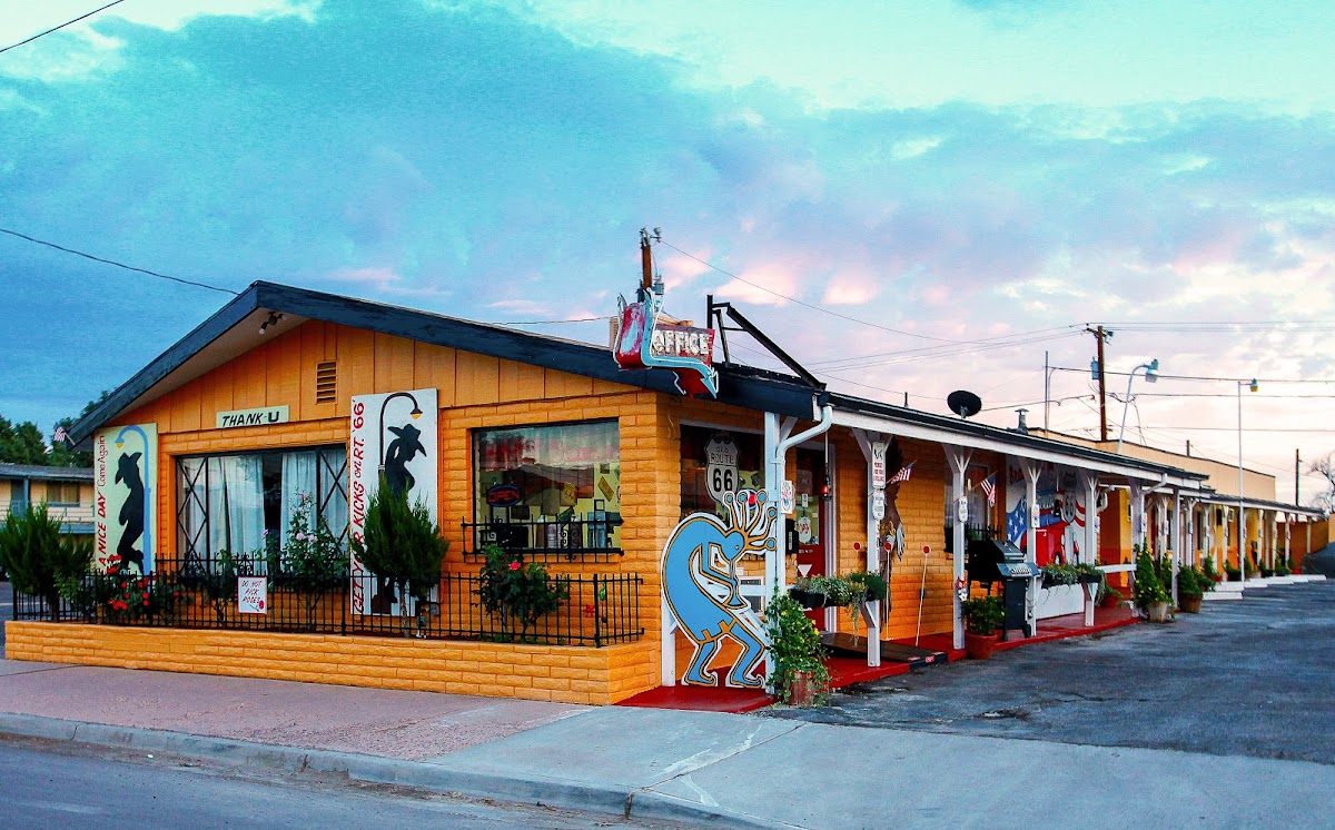 Brad's Desert Inn