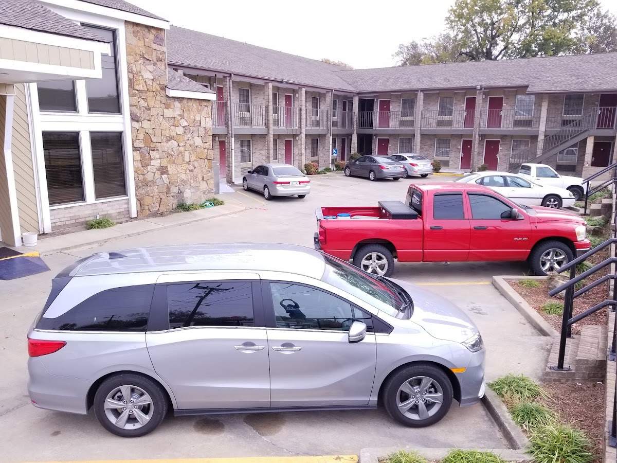 Raintree Inn photo 3