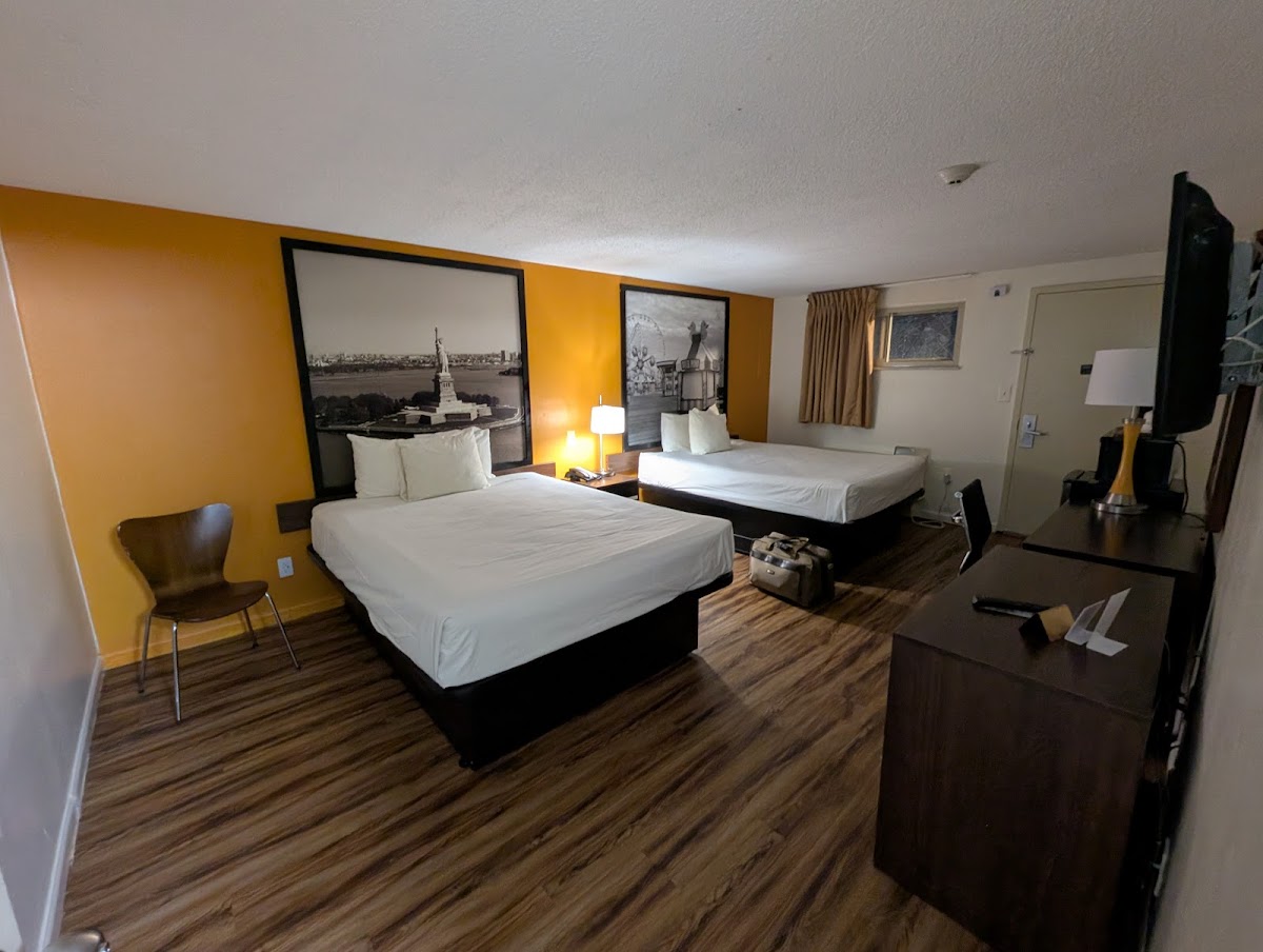 Super 8 by Wyndham North Bergen NJ/NYC Area photo 2