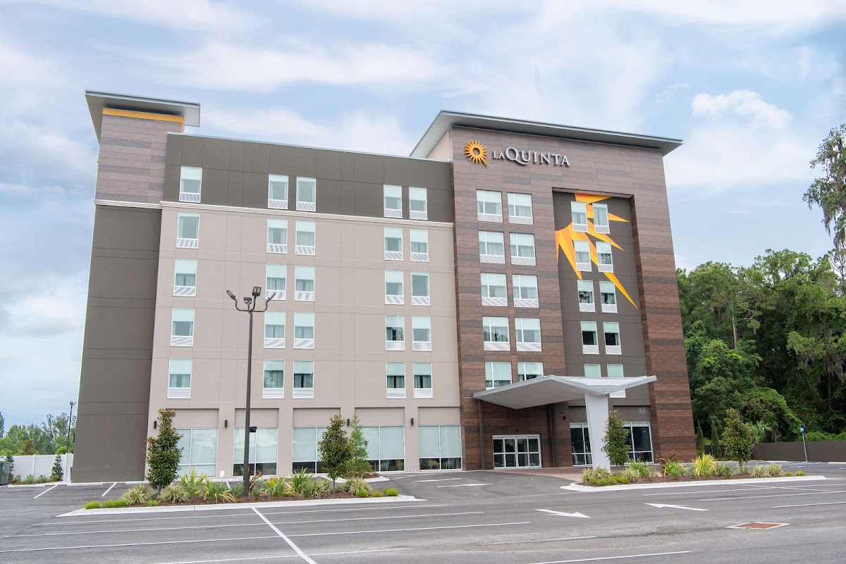 La Quinta Inn & Suites by Wyndham Lake City