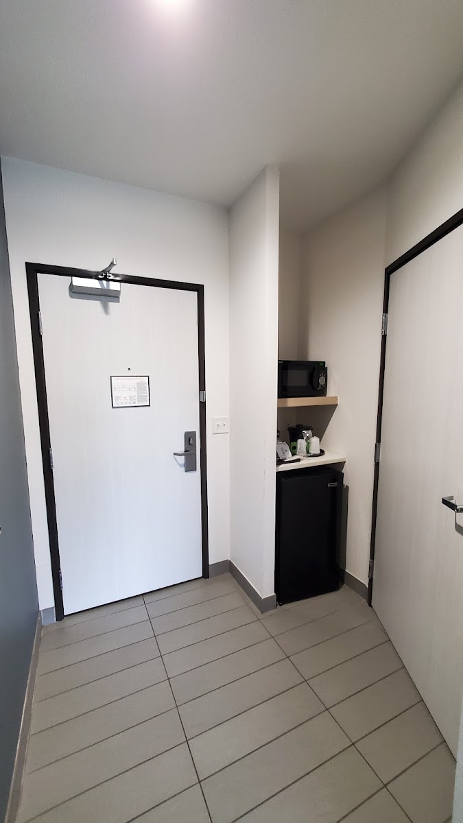 La Quinta Inn & Suites by Wyndham Lake City photo 2