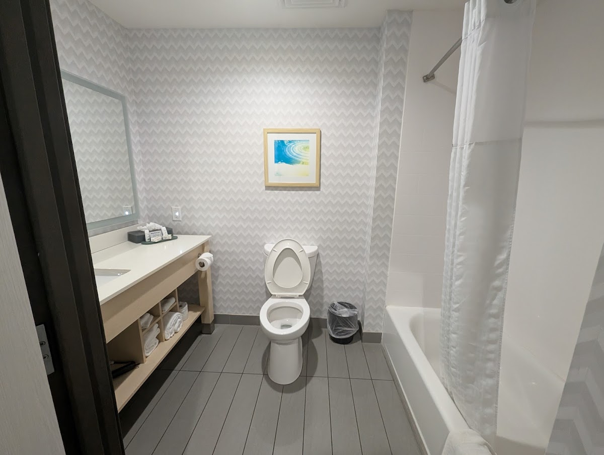 La Quinta Inn & Suites by Wyndham Lake City photo 3