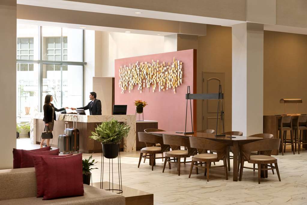 Embassy Suites by Hilton Phoenix Downtown North photo 3