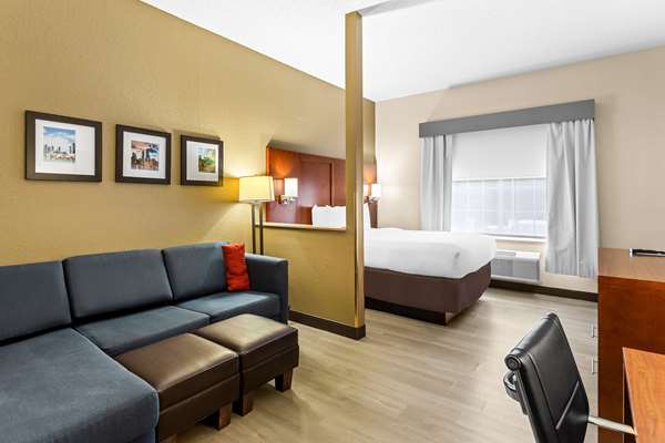 Comfort Suites Grayslake near Libertyville North photo 2