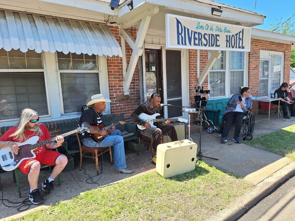 Riverside Hotel photo 3