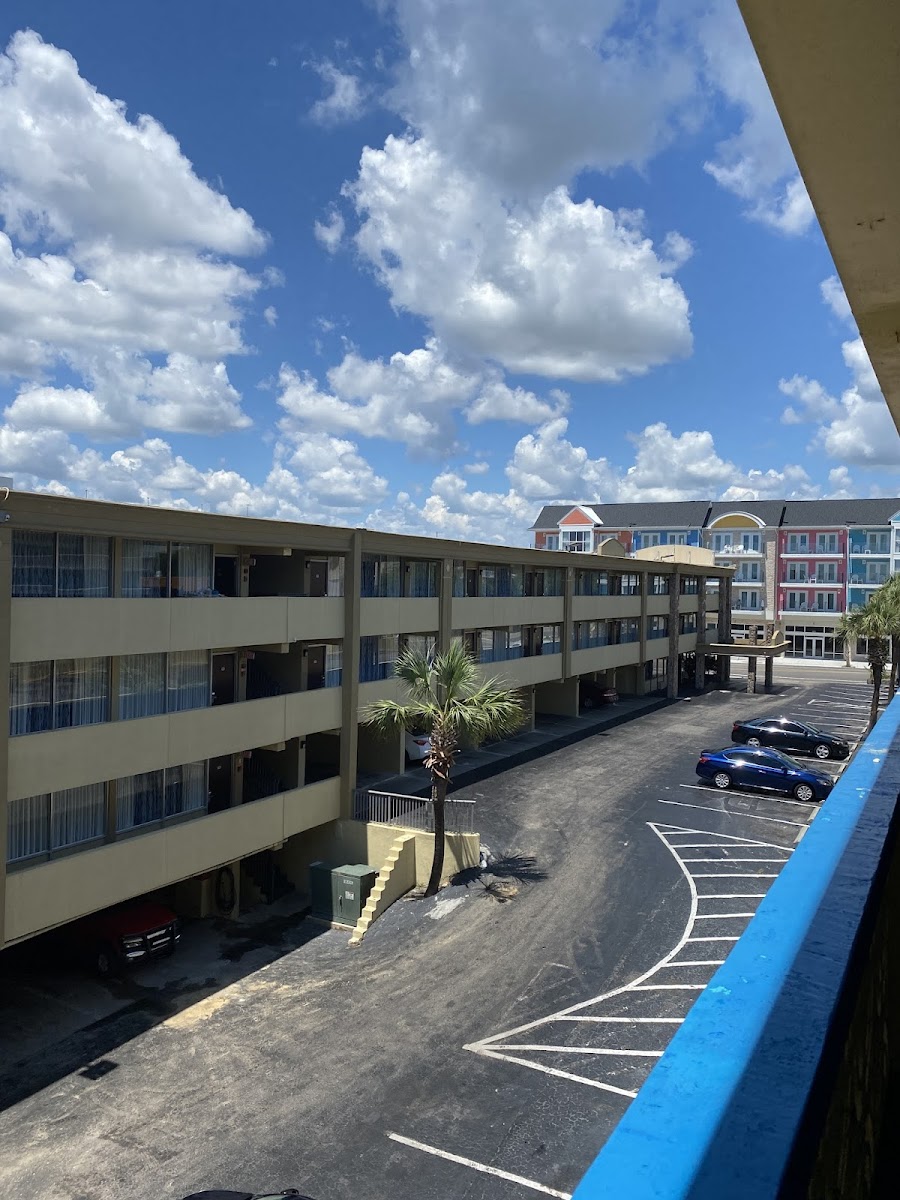 Atlantic Paradise Inn and Suites