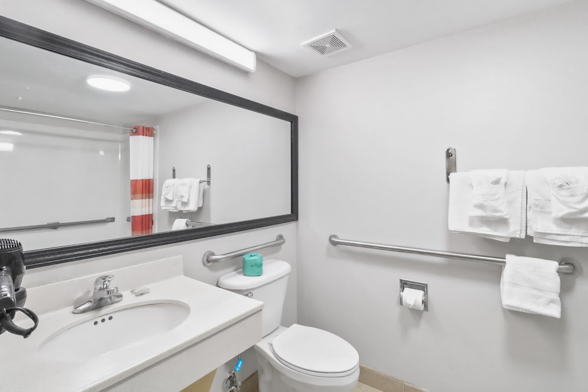 Red Roof Inn & Suites Fayetteville - Fort Bragg photo 3