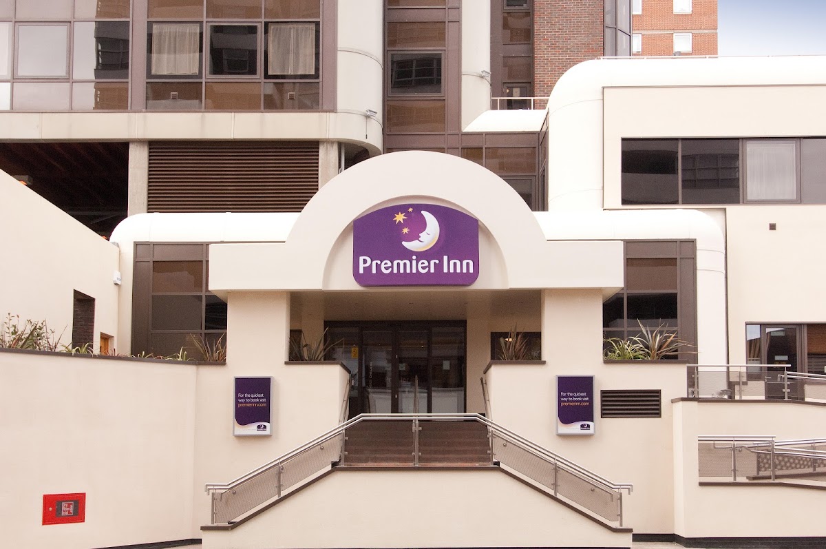 Premier Inn Sunbury (Kempton Park) hotel