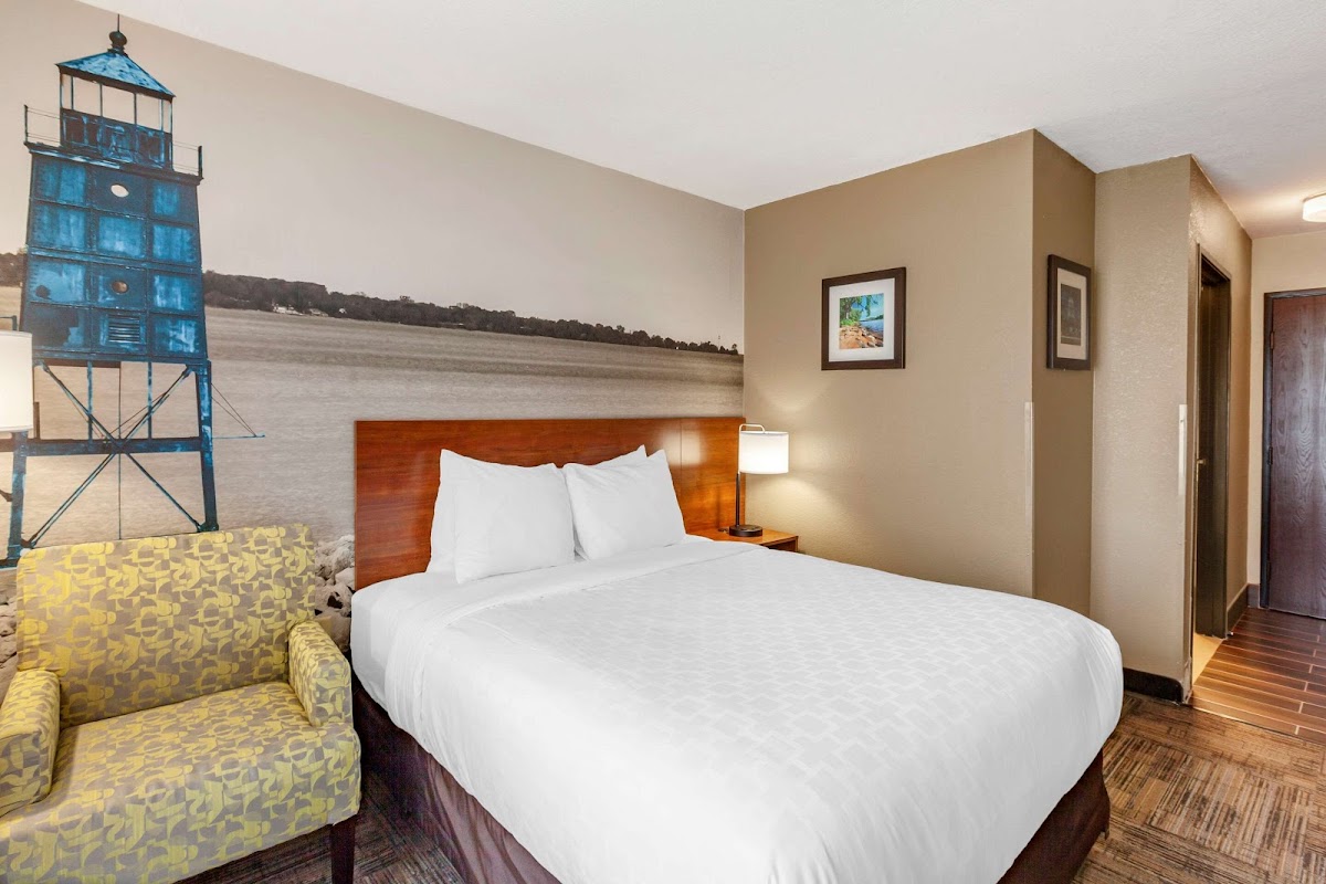 Clarion Pointe Racine - Mount Pleasant photo 2