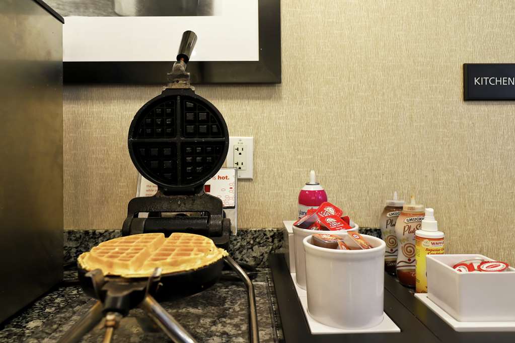 Hampton Inn by Hilton Chilliwack photo 3