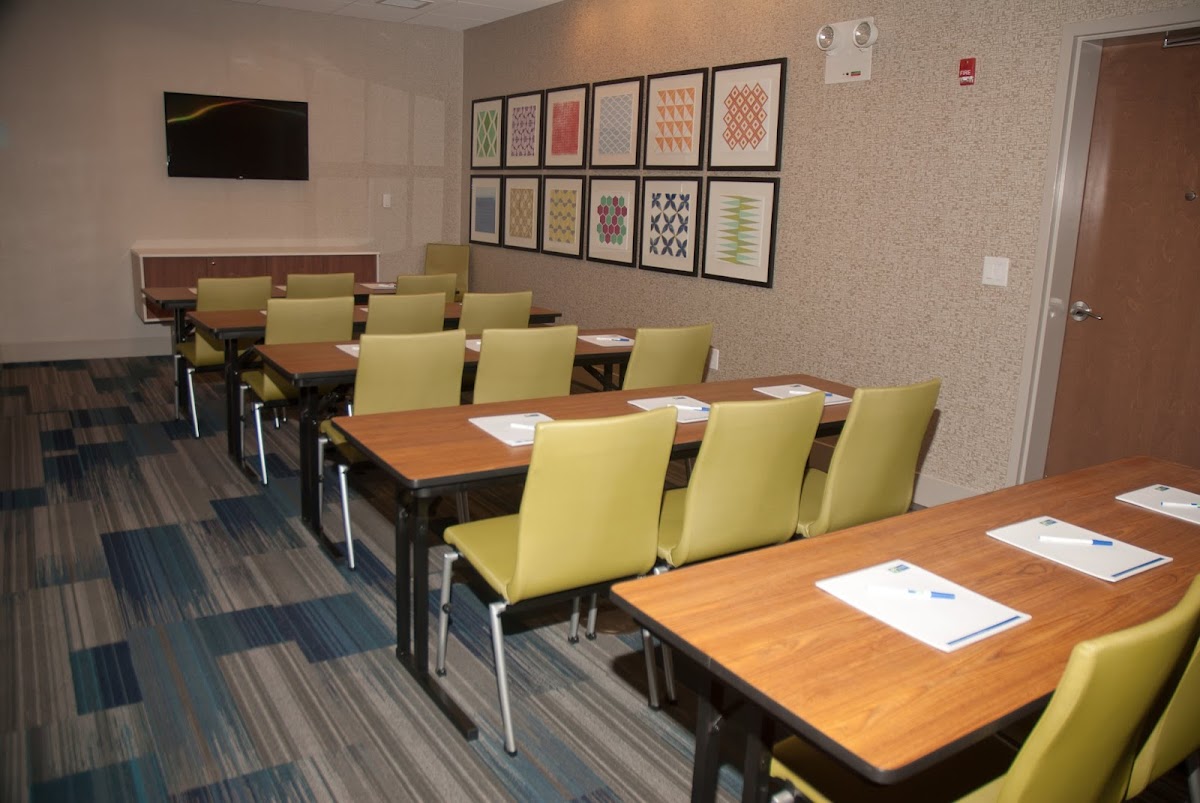 Holiday Inn Express & Suites Decatur by IHG photo 2