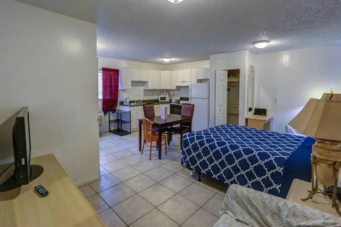 Richard's Motel Studios photo 2