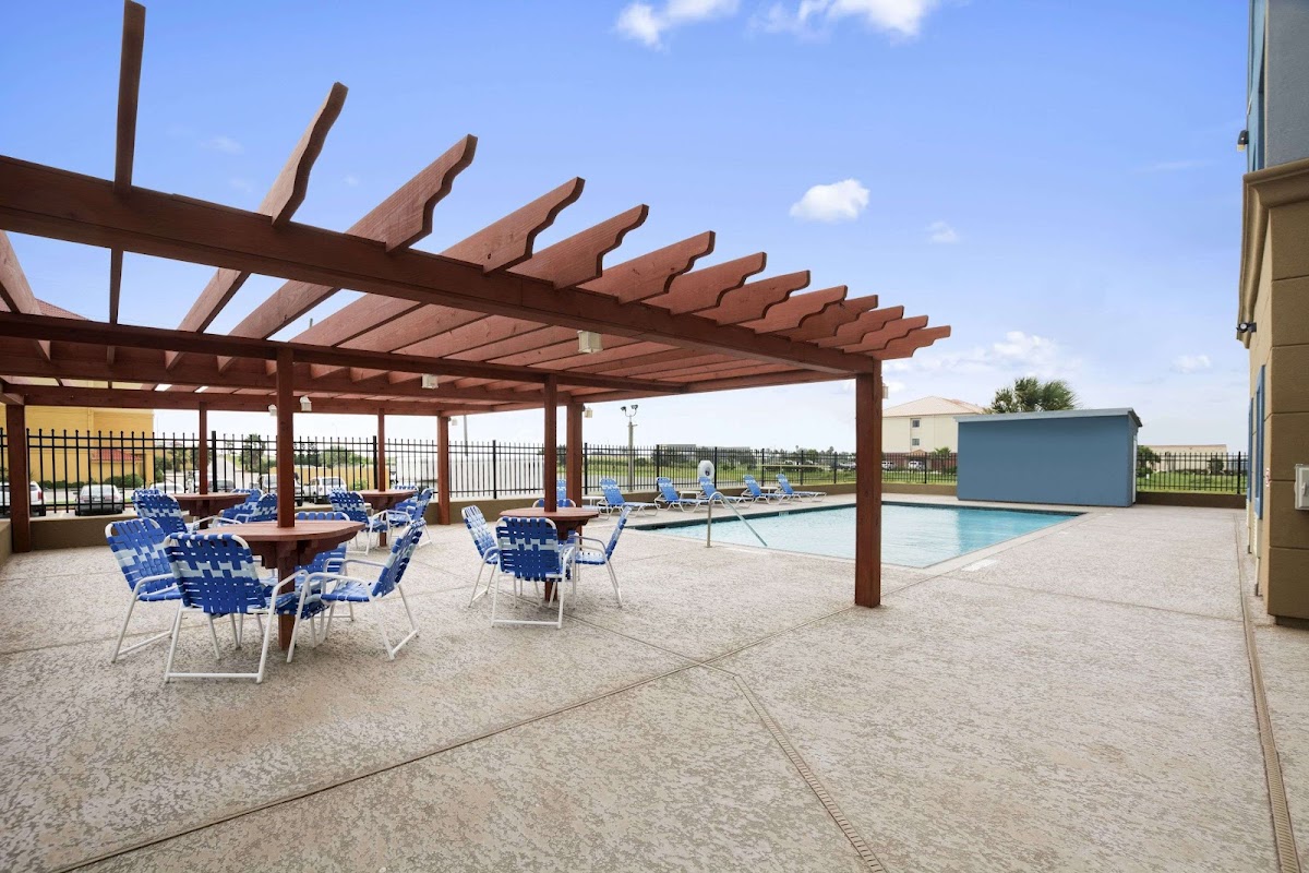 Days Inn & Suites by Wyndham Galveston West/Seawall photo 3