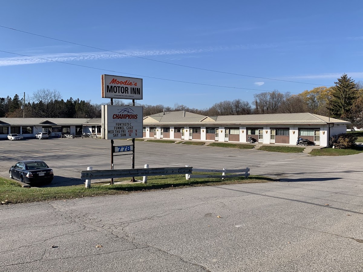 Moodie's Motor Inn