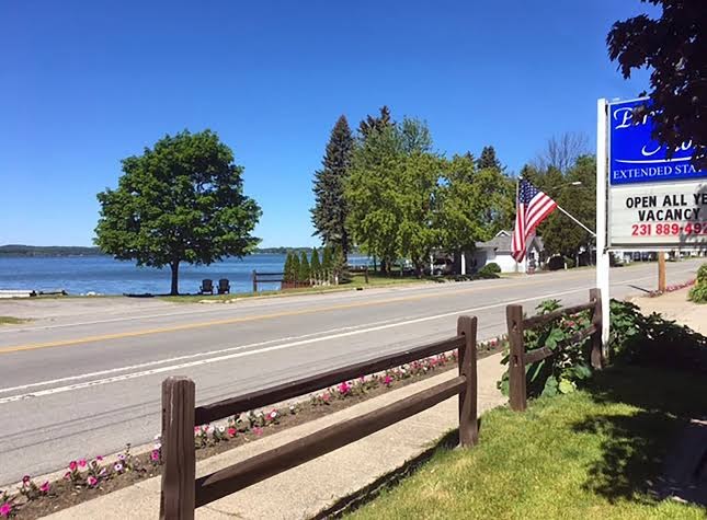 Portage Lake Motel photo 3