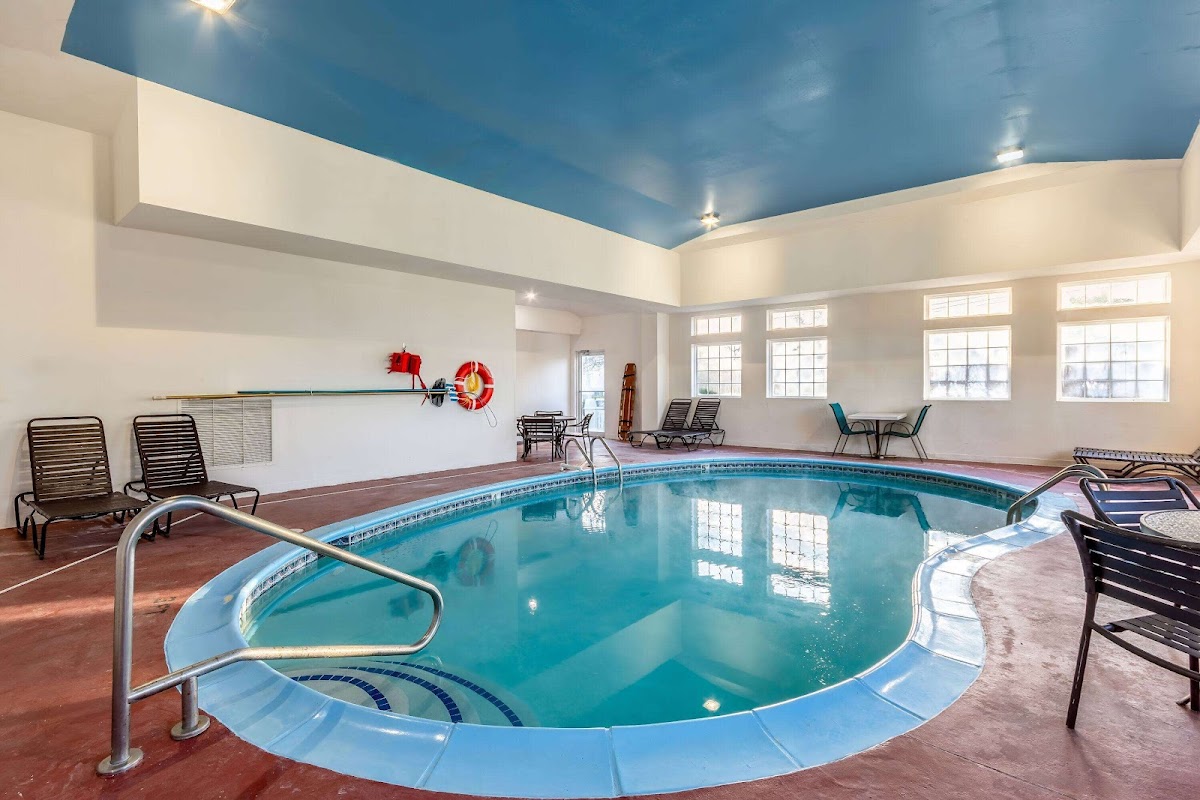 Super 8 by Wyndham Elizabethtown photo 3