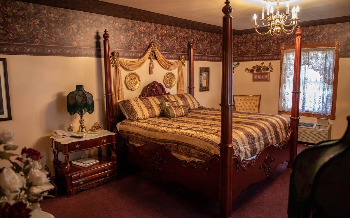 Superior Victorian Inn photo 2