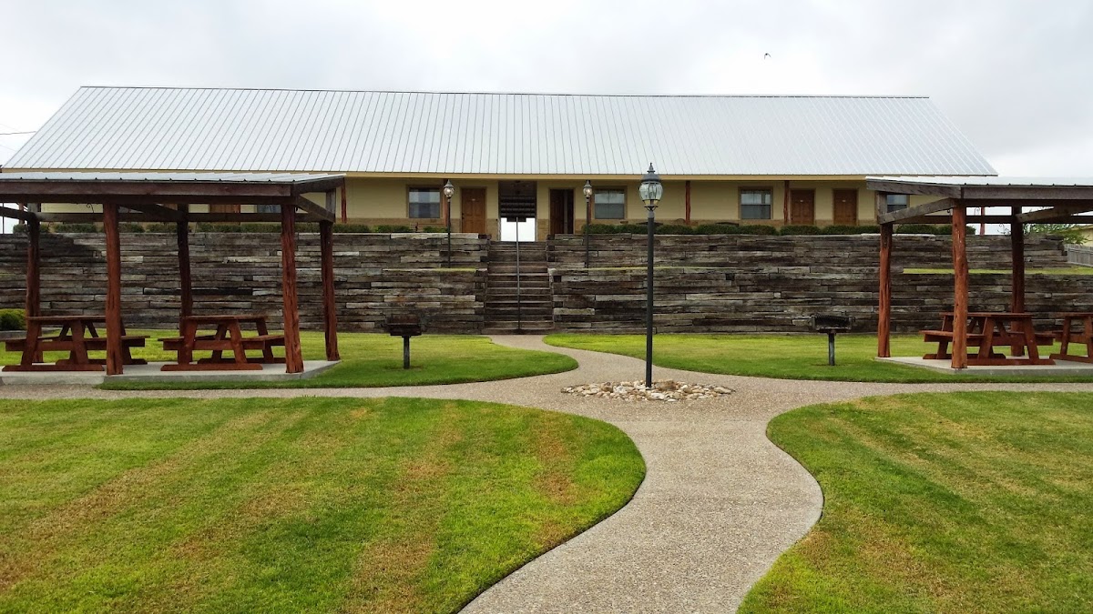 Choke Canyon Lodge