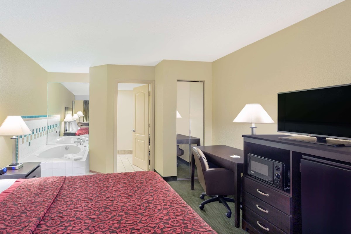 Days Inn & Suites by Wyndham Columbia Airport photo 2