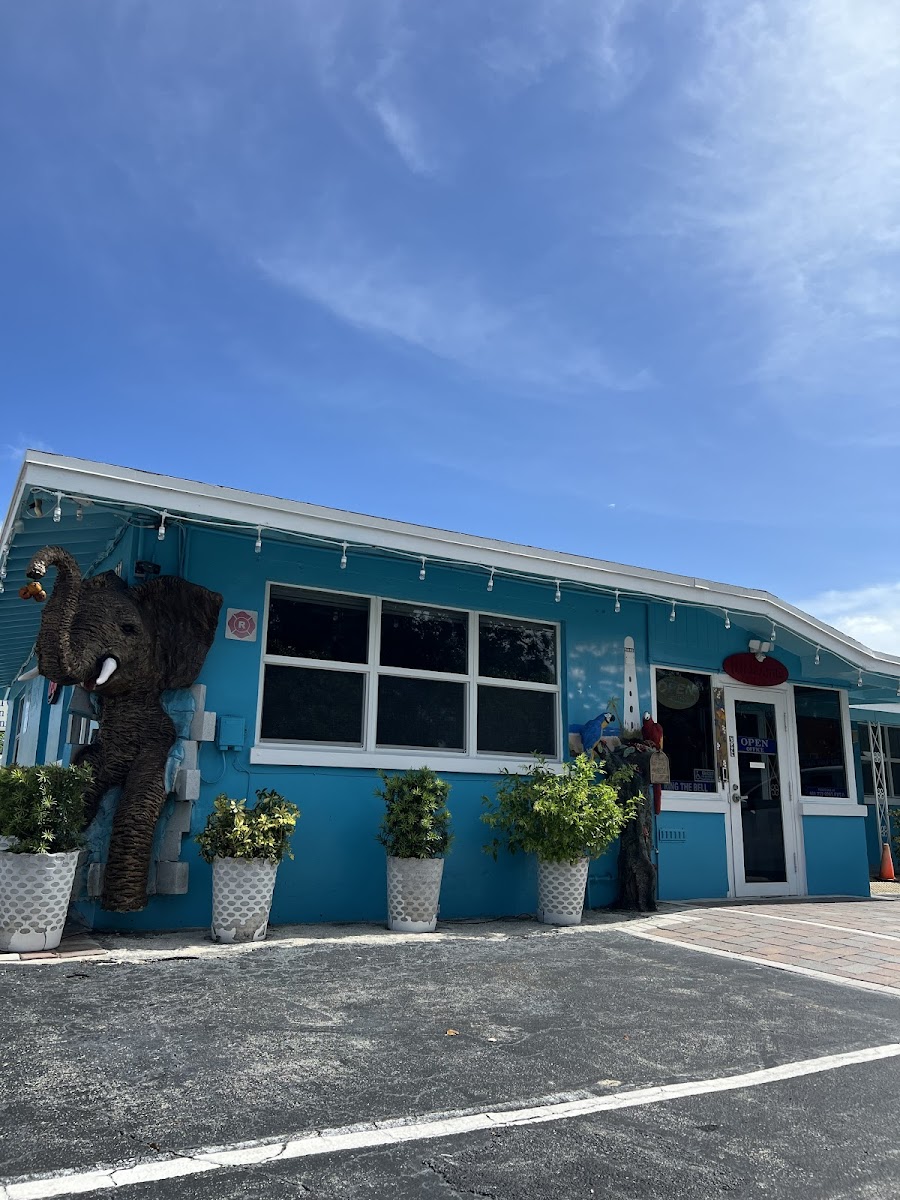 Tiki Hut Motel