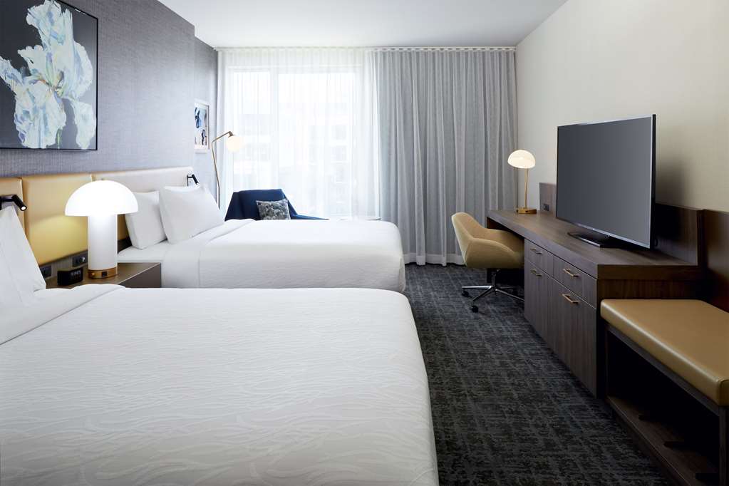 Hilton Garden Inn Montreal Midtown photo 2