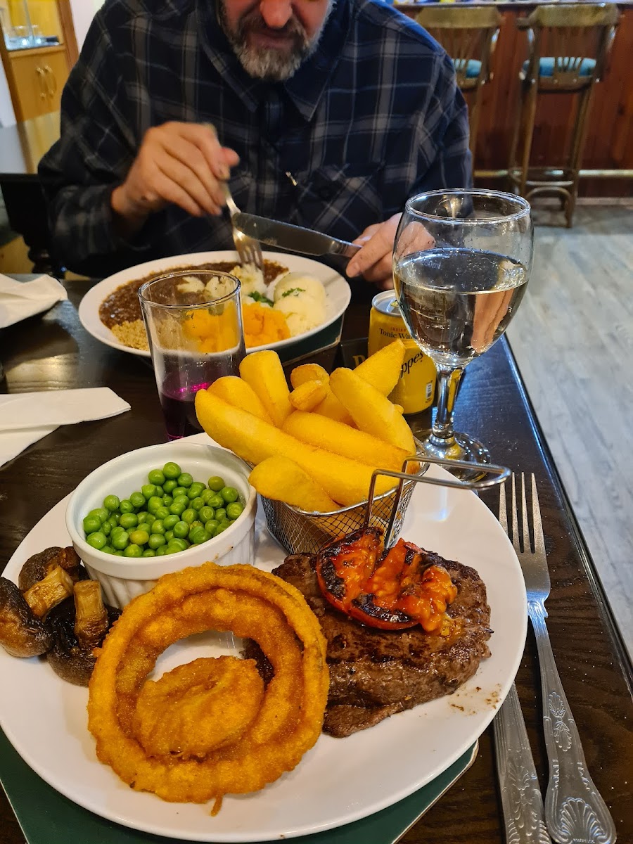 The Gordon Arms Hotel photo 3