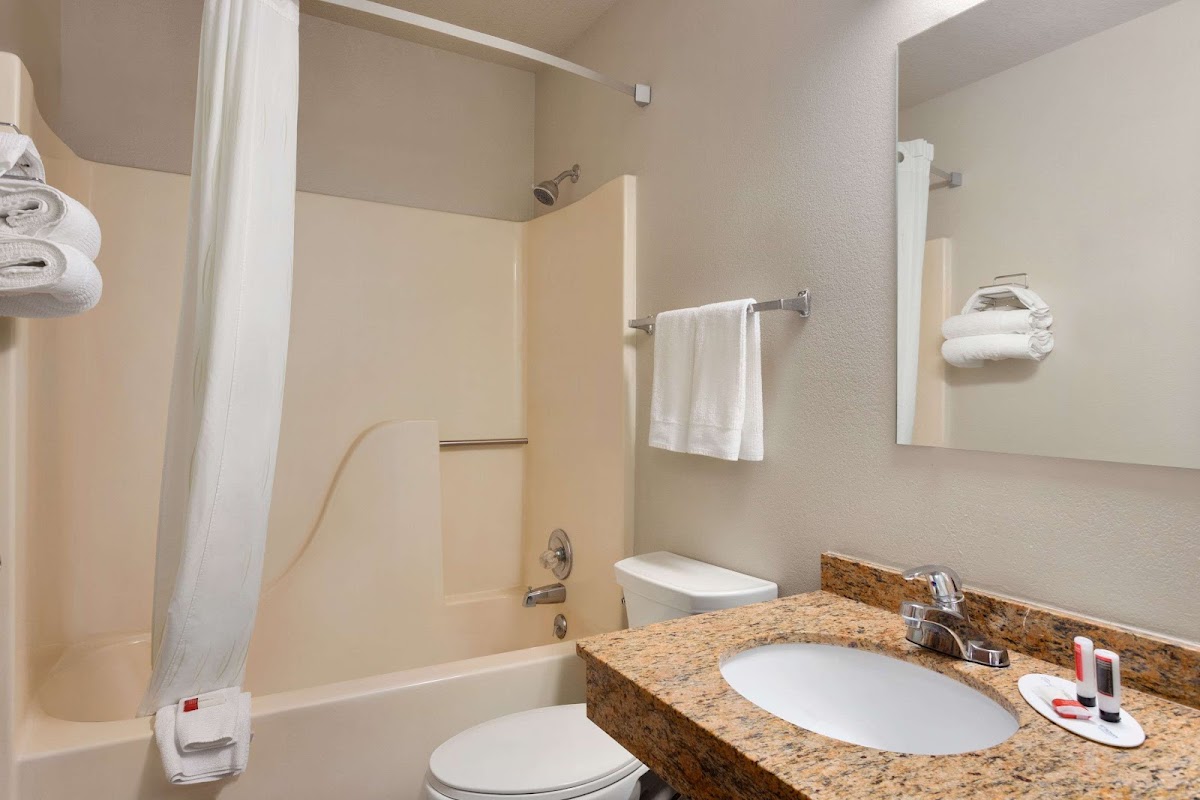 Travelodge by Wyndham Jefferson City photo 3