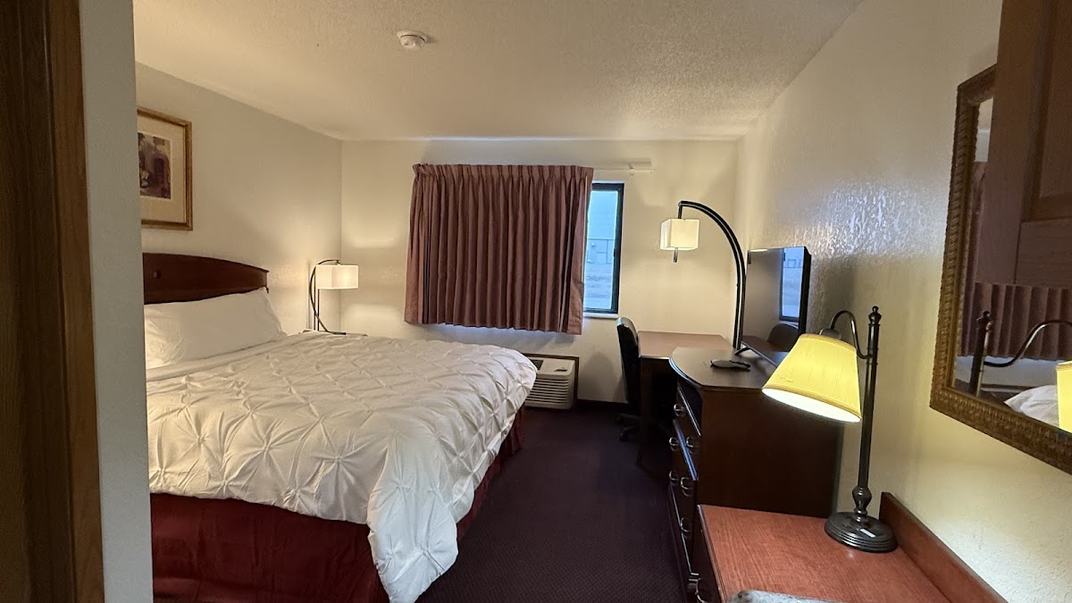 Clarion-Hometown inn photo 2