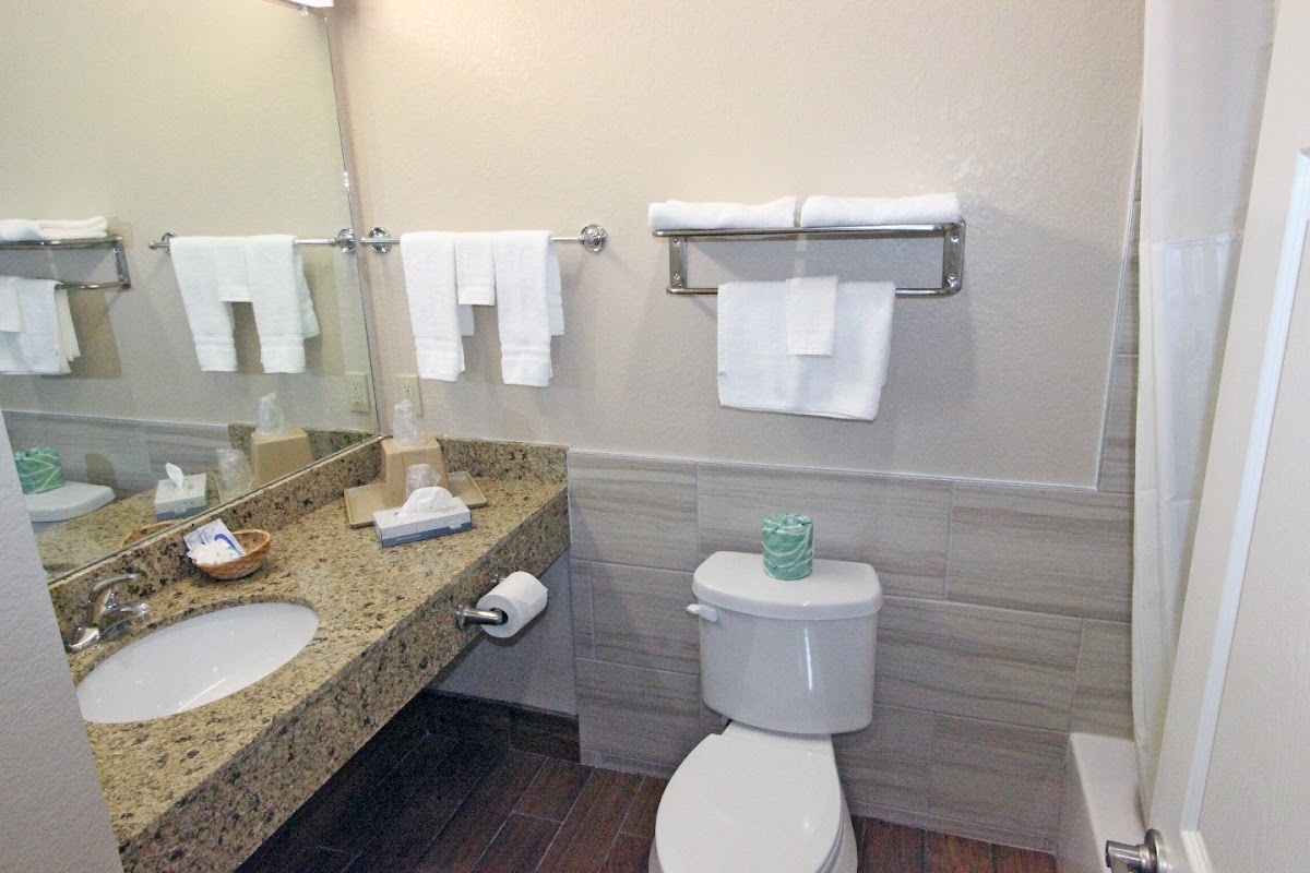 Scottish Inns & Suites - Baytown East photo 3