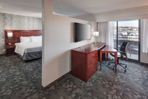 Courtyard by Marriott Alexandria Old Town/Southwest photo 2