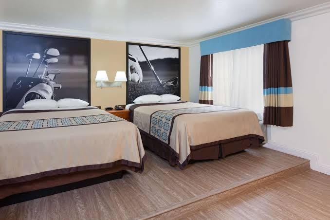 Super 8 by Wyndham Santa Clarita/Valencia photo 3