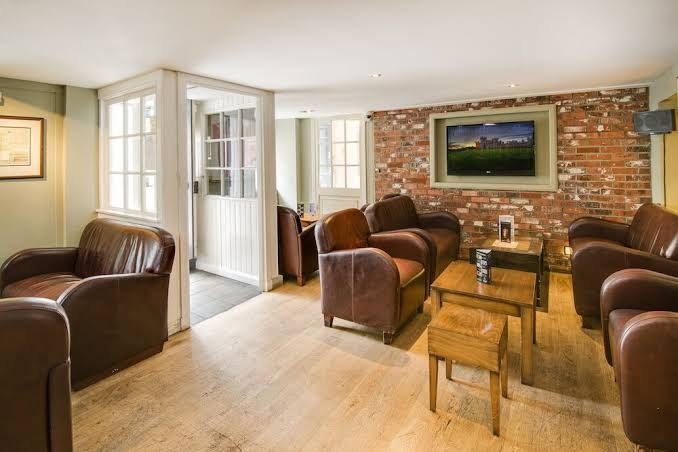 Queens Head Hotel photo 2