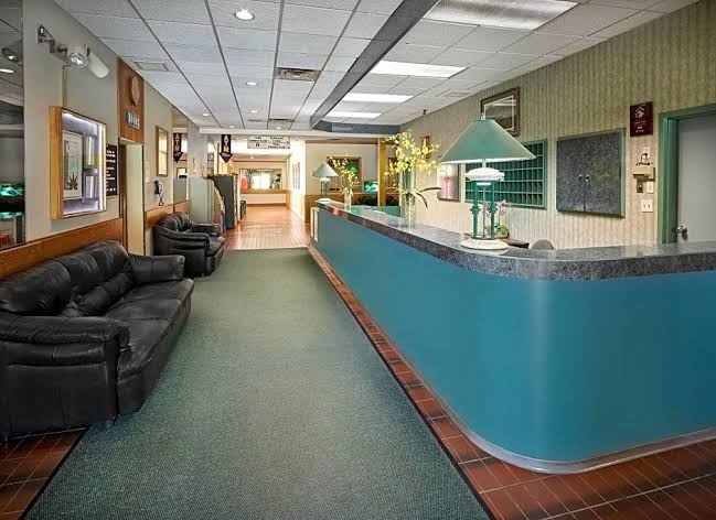 Crestwood Hotel photo 3