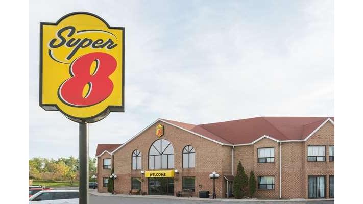 Super 8 by Wyndham Mt Hope Hamilton Intl Arpt ON