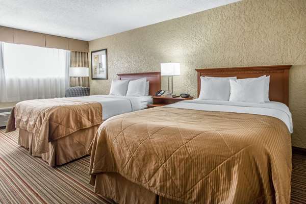 Clarion Hotel Broken Arrow - Tulsa photo 2