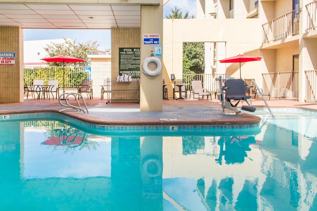 Clarion Hotel Broken Arrow - Tulsa photo 3