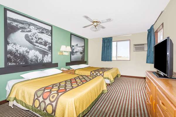 Super 8 by Wyndham Lexington photo 2