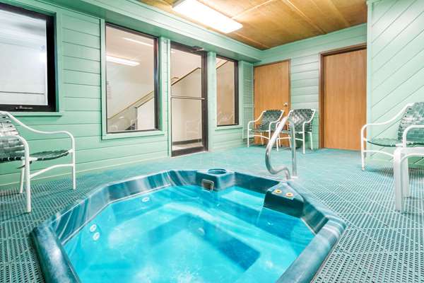 Super 8 by Wyndham Lexington photo 3