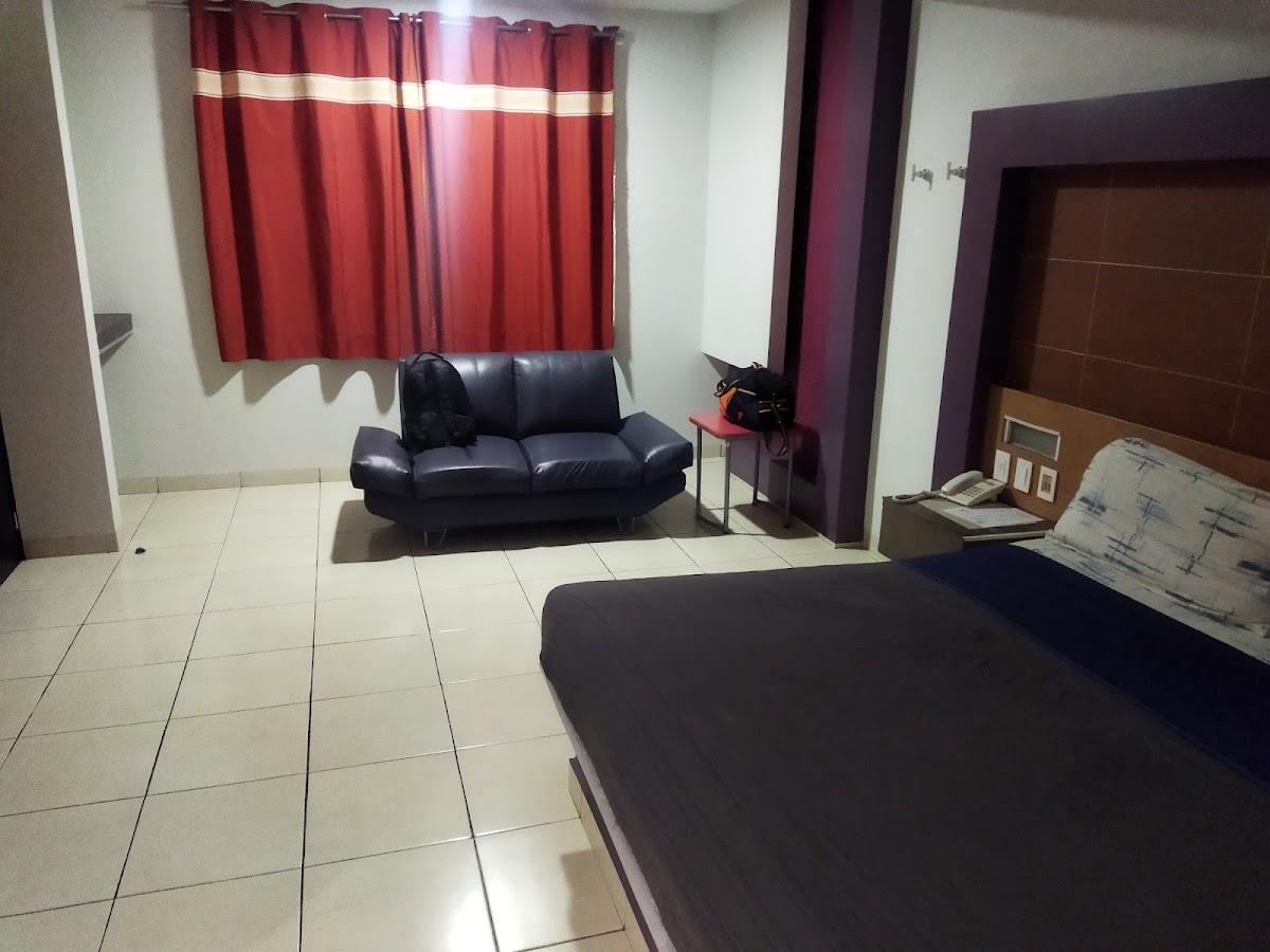 Auto Hotel Toledo photo 2