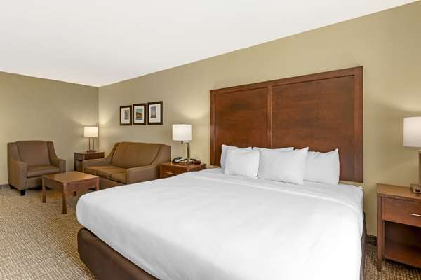 Comfort Inn & Suites Grinnell near I-80 photo 2