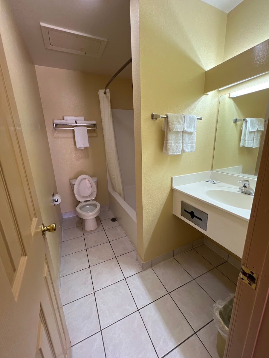 Executive Inn & Suites Near Lackland AFB photo 2