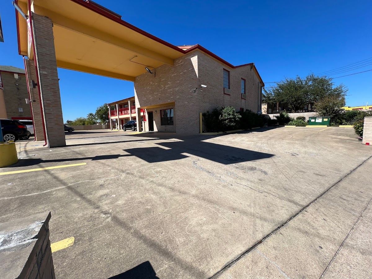 Executive Inn & Suites Near Lackland AFB photo 3